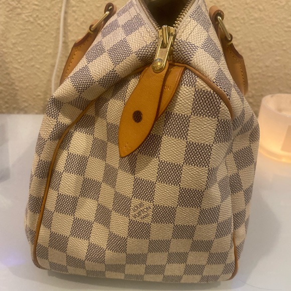 LV Speedy 30 and matching Sarah wallet. Both authentic 9/10 condition. Brand new - Picture 7 of 7
